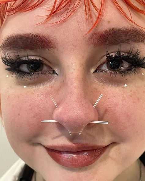 Nose Piercing On Both Sides, Two Nose Piercings, Lobe Piercings, Nose Piercings, Piercing Jewellery, Nose Piercing Jewelry, Cute Piercings, Jewelry Tattoo, Body Modifications