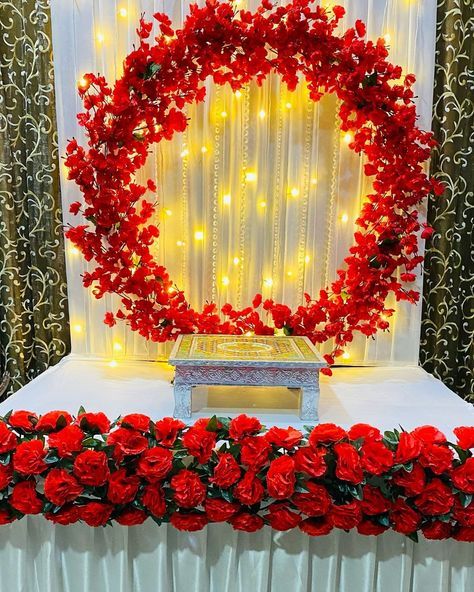 Round Decoration For Ganpati, Decorations For Ganesha Festival, Mandap Decoration For Ganpati, Back Drop Decoration For Ganpati, Ganpati Decoration 2024 Ideas, Red Ganpati Decoration, Ganpati Decoration At Office, Ganpati Decoration At Home 2024, Ganesha Festival Decoration Ideas