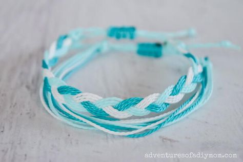 Diy Pura Vida Bracelets With Charm, Diy Pura Vida Bracelets Tutorial, How To Make Pita Vida Bracelets, Pura Vida Diy, Puravida Bracelets Diy Tutorial, Purvida Bracelets Diy, Waxed Thread Bracelets, Wax Cord Bracelet Ideas, Wax Thread Bracelets Diy