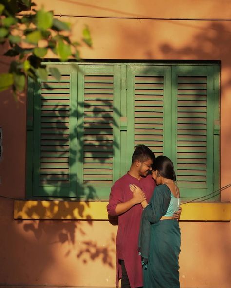 Couple Pose With Saree, Couple In Saree, Couple Poses In Saree, Indian Couple Wallpaper, Be Loved, Sari Poses Photo Shoot Couple, Sari Couple Photoshoot, Bengali Pre Wedding Photoshoot, Couple Photoshoot In Saree Outdoor