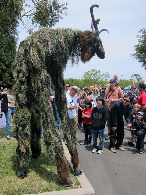 Stilt Creature | Flickr - Photo Sharing! Stilt Costume, Monster Costumes, Arte Robot, Stilts, Big Guy, Monster Design, Creature Concept, Woodland Creatures, Creature Design