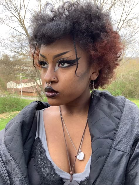 Buff Goth Men, Trad Goth Makeup Poc, Afro Goth Hairstyles, Black Goth Hairstyles, Alternative Eyebrows, 80s Glam Rock Makeup, Punk Makeup 80s, 80s Goth Makeup, 80s Punk Makeup