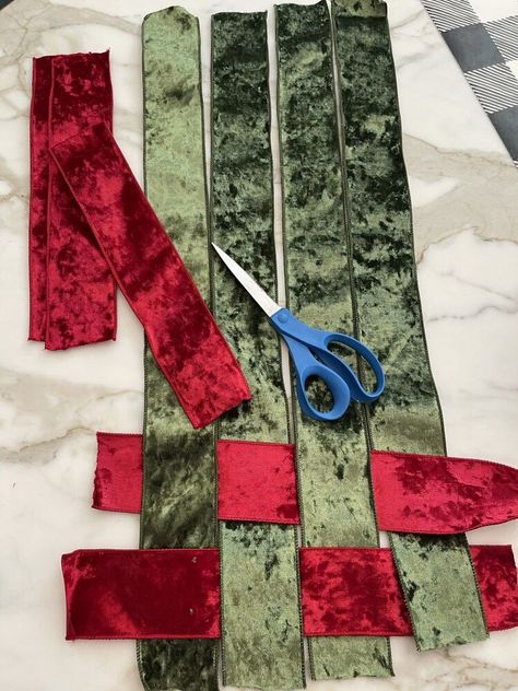 Quilted Holiday Placemats, Diy Christmas Placemats, Place Mats Ideas, Placemats Ideas, Ribbon Table Runner, Christmas Table Mats, Christmas Tea Party, Holiday Table Runner, Boomer Sooner