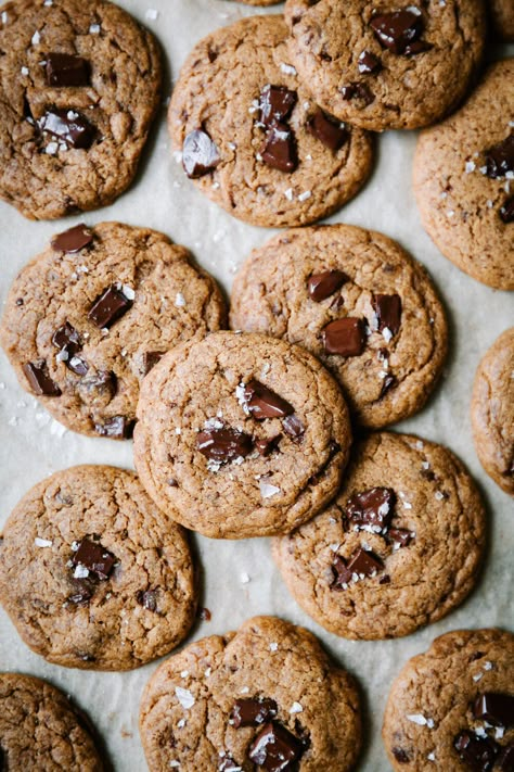 Sourdough Discard Chocolate Chip Cookies, Discard Chocolate Chip Cookies, Sourdough Chocolate Chip Cookies, Digital Cookbook, Biscuits Diététiques, Sourdough Starter Discard Recipe, Discard Recipes, Chocolate Chip Cookies Ingredients, Vegan Chocolate Chip Cookies