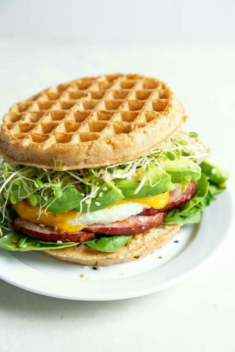 Vegan Waffle Sandwich, Waffles Sandwich Breakfast, Savory Waffle Sandwich, Breakfast With Waffles, Breakfast Ideas For Cafe, Coffee Shop Food Ideas Breakfast, Cafe Sandwich Ideas, Waffle Sandwich Ideas, Recipes For Lunch Easy