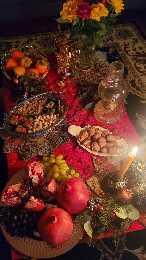 Yalda Ideas, Yalda Night Ideas Decor, Shabe Yalda, Yalda Night, Candle Decorations, Veg Food, Christmas Candle Decorations, Afternoon Tea Parties, Cursed Child