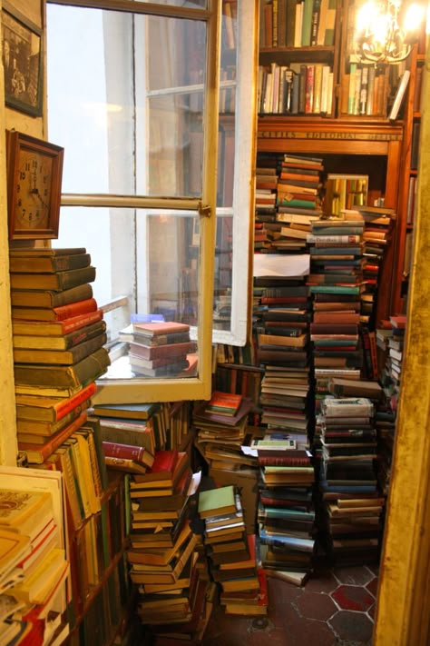 . Dream Bookstore, Michel De Montaigne, Shakespeare And Company, Pile Of Books, Book Stores, Book Room, Home Libraries, Paris Photos, Book Nooks