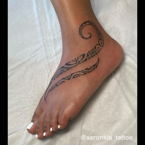 Polynesian Ankle Tattoo, Foot Tattoo Ideas Female, Female Foot Tattoos, Tattoo Ideas Female Foot, Symmetry Tattoo, Simple Wrist Tattoo, Poly Tattoo, Tattoo Lions, Tahitian Tattoo