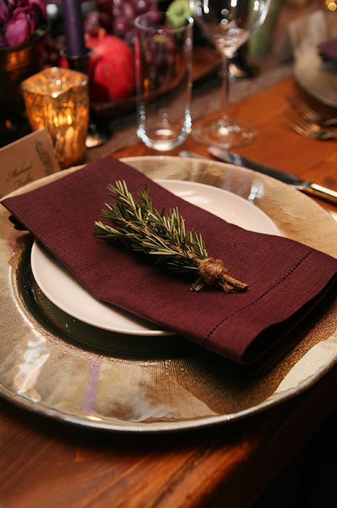 Skip the flowers and use something unique to set your reception apart from the rest. Burgundy Tablescape, Burgundy Napkins, Burgundy Christmas Decor, Burgundy Decor, Colin Cowie, Burgundy Christmas, Smell Nice, Wedding Burgundy, Thanksgiving Blessings