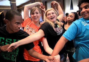 Human Knots in cleaveland-- Human Knot Game, Icebreaker Ideas, Human Knot, Summer Programs, Teen Party Games, Youth Activities, Activities For Girls, Teen Party, Summer Program