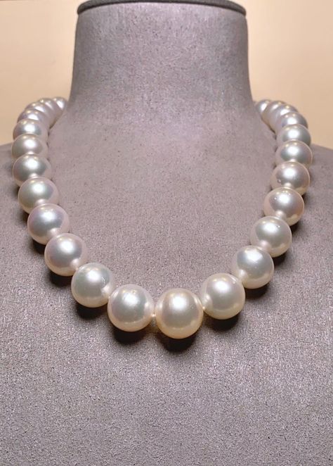 White South Sea Pearl Necklace with 18k Gold Clasp South Sea Pearl Necklace, Jewellery Pearl, Necklace Clasp, Show White, Digital Screen, 18k Gold Necklace, Necklace Clasps, Cartier Jewelry, Sea Pearl