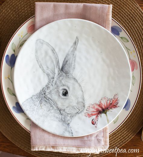 Rabbit Salad, Easter Hare, Easter Tableware, Easter Table Setting, Rabbit Plate, Easter Plates, Bunny Plates, Diy Easter Gifts, Pink Napkins