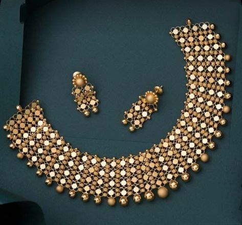 Hasdi Set Gold, Plain Gold Necklace, Ruby Jewelry Necklaces, Basic Mehndi, Antique Necklaces Design, Antique Necklaces, Indian Bridal Jewelry Sets, Fancy Jewelry Necklace, Modern Gold Jewelry