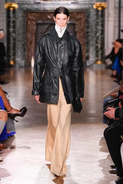 Victoria Beckham Fall 2024 Ready-to-Wear Runway, Fashion Show & Collection Review [PHOTOS] Victoria Beckham Collection, Show Collection, Fashion Show Collection, Fall 2024, Office Outfits, Biker Jacket, Victoria Beckham, Formal Wear, New York Fashion