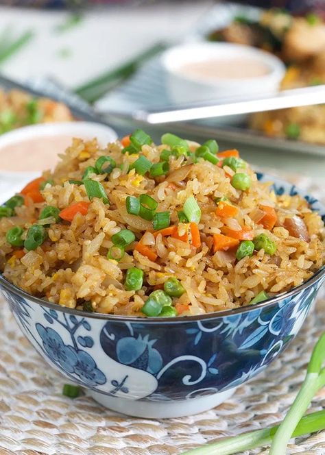 Skip the take out and make your own Hibachi Fried Rice at home in minutes. The best way to use up leftover rice, this recipe is super easy to whip up! Easy Chicken Fried Rice Recipe, Use Leftover Rice, Chicken Fried Rice Recipe Easy, Fried Rice At Home, Hibachi Fried Rice, Egg Fried Rice Recipe, Chicken Fried Rice Easy, Hibachi Chicken, Gluten Free Cookbooks