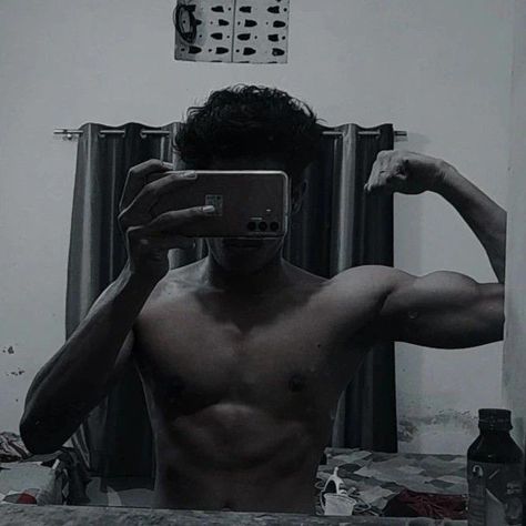 Back Gains, Couple Snap, Six Pack Abs Men, Best Advice Quotes, Filmmaking Inspiration, Gym Mirrors, Life Advice Quotes Inspiration, Gym Boy, Boy Blurred Pic