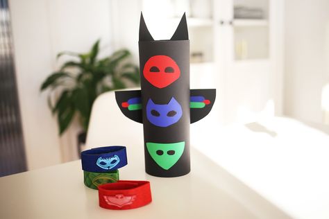 Life with kids: Über Nacht zum Helden werden – Verkleidungsspaß mit den PJ Masks // Bastelt euer eigenes PJ Masks Headquarter Paper Spinners, Ocean Animal Crafts, Ninjago Birthday Party, Pj Mask Party, Ninjago Birthday, Pj Masks Birthday, Pj Party, Masks Crafts, Mask Party