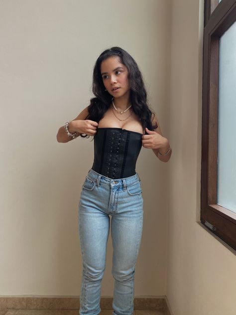 Black Denim Corset Outfit, Corset Top With Jeans, Corset And Jeans Outfit, Denim Corset Outfit, Black Corset Top Outfit, Corset Top And Jeans, Sleeveless Corset Top, Corset And Jeans, Corset Top Outfit