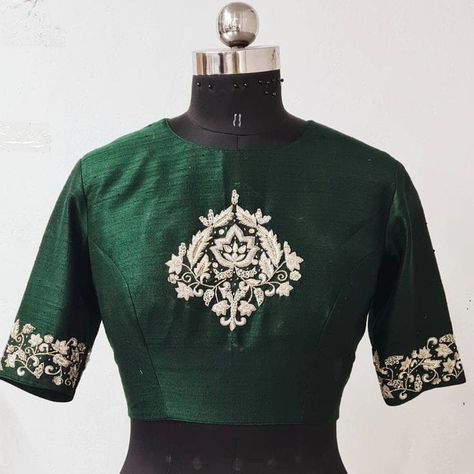 Dm@9640490158 Designer maggam work blouse Fabric: haflpattu Dispatch: 4days Price : 2300unstiched 2850stitched Colours and sizes can be customised accordingly Evergreen Blouse Designs, Designers Blouse, Velvet Blouse Design, Green Blouse Designs, Dark Green Blouse, Raw Silk Blouse, Gift Embroidery, Zardosi Embroidery, Blouse Designs High Neck