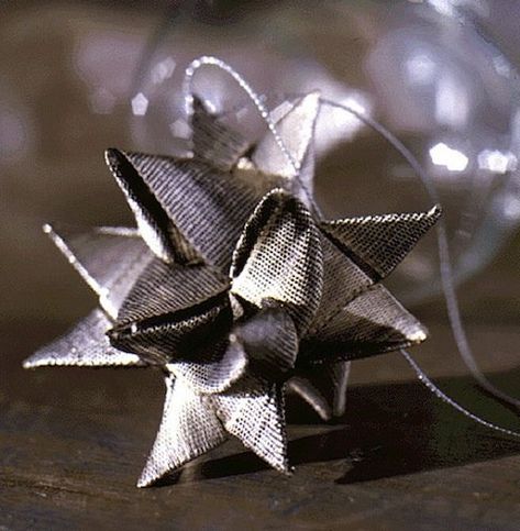 DIY Ornaments German Star Picture Christmas Ornaments, Ribbon Star, German Star, Martha Stewart Christmas, Star Tutorial, Star Ornaments, Random Crafts, Picture Tutorial, Christmas Origami