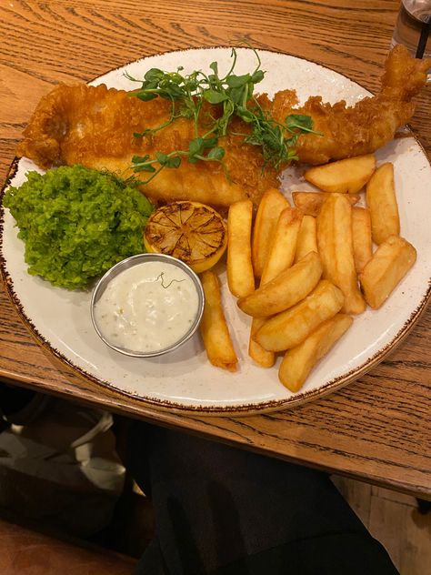 Fish And Chips Aesthetic, Chips Aesthetic, Food Babe, Healthy Food Motivation, Healthy Lifestyle Food, Food Is Fuel, Fish And Chips, Food Presentation, Cymbals