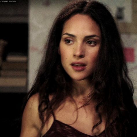 Faceclaim Gif Female, Pretty Actresses Celebrities, Adria Arjona Aesthetic, Brunette Face Claim Gif, Naomi Scott Gif, Adria Arjona Gif, Female Face Claims Gifs, Face Claims Gif, Faceclaims Gif