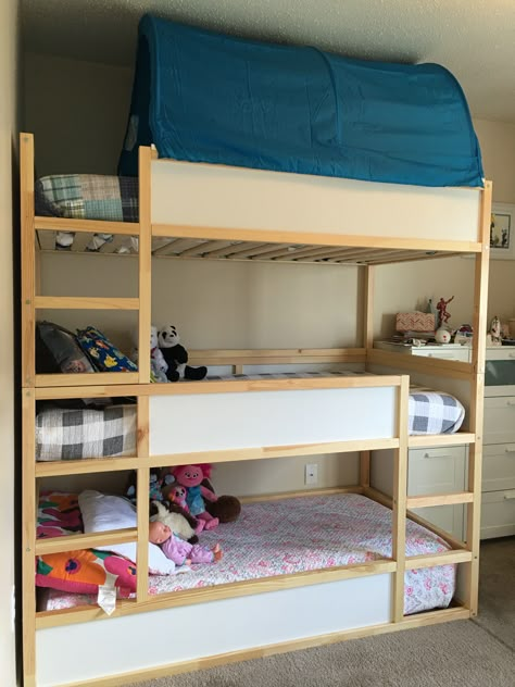 3 Kids Shared Bedroom, 3 Boys Shared Bedroom, Cama Ikea Kura, Ikea Kura Bed, Kids Shared Bedroom, Triple Bunk Bed, Kura Bed, Shared Kids Room, Ikea Kura