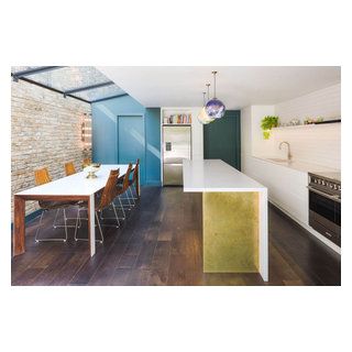 Sleek white kitchen with an aged brass wrapped island. Complete with SMEG range cooker, corian waterfall worktop and quooker tap Victorian Kitchen Extension, Side Return Extension, Boundary Wall, Victorian Terrace House, Side Extension, Side Return, Room Extensions, London Kitchen, Rear Extension