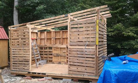 Shed Out Of Pallets, Wood Shed Diy, Pallet Wood Shed, Pallet House Plans, Shed Diy, Pallet Shed Plans, Storage Barn, Pallet Building, Recycled House