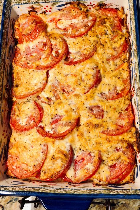 Tomato Pie Recipe Easy, Southern Tomato Pie, Tomato Pie Recipe, Onion Pie, Tomato Dishes, Easy Family Recipes, Fresh Tomato Recipes, Easy Pie Recipes, Tomato Pie