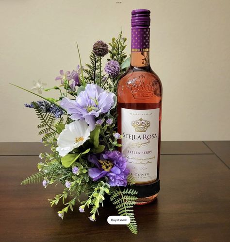 Elegant Wine Bottle Centerpieces, Wine Bottle Flower Centerpiece, Wine Bottle Centerpieces For Wedding Diy, Wine Bottle And Flowers, Wine Bottle Floral Arrangements, Wine Wedding Centerpieces, Bottle Centerpieces Wedding, Wine Bottle Gift Ideas, Wine Bottle Flower Arrangements