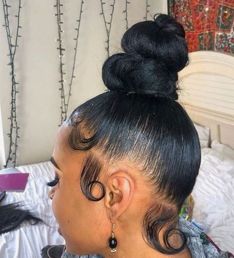 Hair In A Bun, Top Knot Bun, Slicked Back Hair, Flat Twist, Twist Outs, Hair Ponytail Styles, Hair Laid, Sisterlocks, Scene Hair