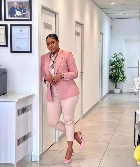 Corporate Dress Styles, Office Outfit Women Business, Professional Interview, Cute Professional Outfits, Fashionable Work Outfit, Corporate Dress, Chic Dress Classy, Cute Work Outfits, Corporate Attire