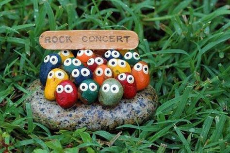 A real Rock Concert! Rock Concert, Rock Crafts, Garden Crafts, Rock Garden, A Rock, Pebble Art, A Sign, Stone Art, Stone Painting