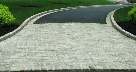 :: Havens South Designs :: example of belgian block edging and entryway apron Farmhouse Driveway, Cheap Driveway, Estate Driveway, Traditional Exterior Homes, Belgian Block, Driveway Edging, Paver Edging, Driveway Entrance Landscaping, Driveway Ideas