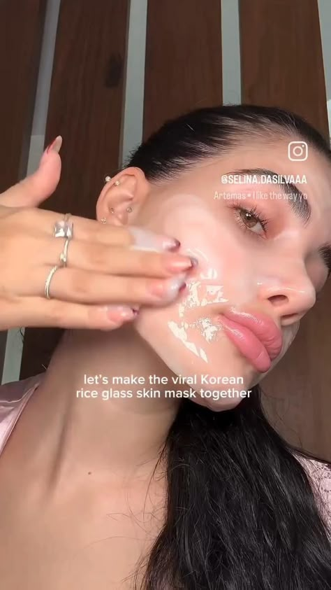 Homemade Face Masks Korean, Korean Skin Face Mask, Face Mask For Korean Glass Skin, Glass Skin For Dry Skin, Korean Glass Skin Rice Face Mask, Cool Ice Modeling Mask, Face Mask For Oily Skin Homemade, Homemade Face Mask For Oily Skin, Korean Glass Skin Face Mask