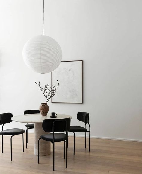 Tess Beryl Meyer (@tessbmeyer) • Instagram photos and videos Akari Pendant, Interior Minimalista, Elegant Interiors, Minimalist Interior, Dining Room Design, Interior Inspo, Cheap Home Decor, Round Table, Room Table