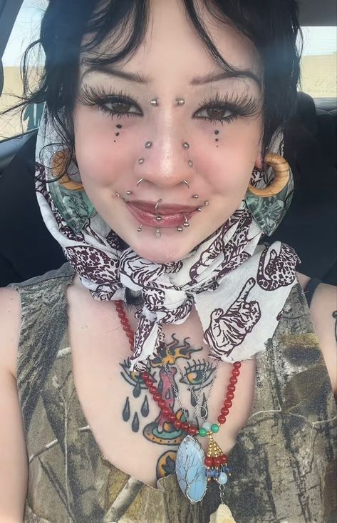 Different Piercings Ideas Face, Multiple Face Piercings, Face Piercing Set Up, Unique Face Piercings, Lots Of Piercings Face, Types Of Piercings Face, Gold Facial Piercings, Types Of Face Piercings, Unique Piercings Face