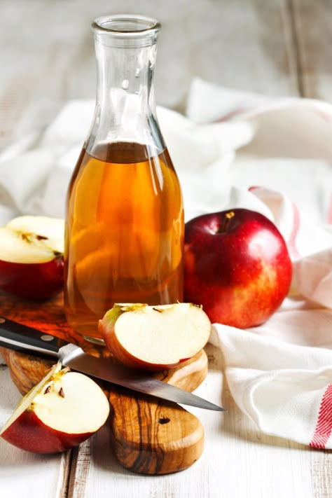 From treating hair and skin problems to being the ultimate weight loss weapon, apple cider vinegar is known for its many health benefits. However, there are still quite a few rumours surrounding apple cider vinegar and not all of them are true. Apple Vinegar, Skin Natural Remedies, Natural Sleep Remedies, Natural Cold Remedies, Fat Loss Drinks, Cold Home Remedies, Natural Cough Remedies, Cold Remedies, Diet Foods