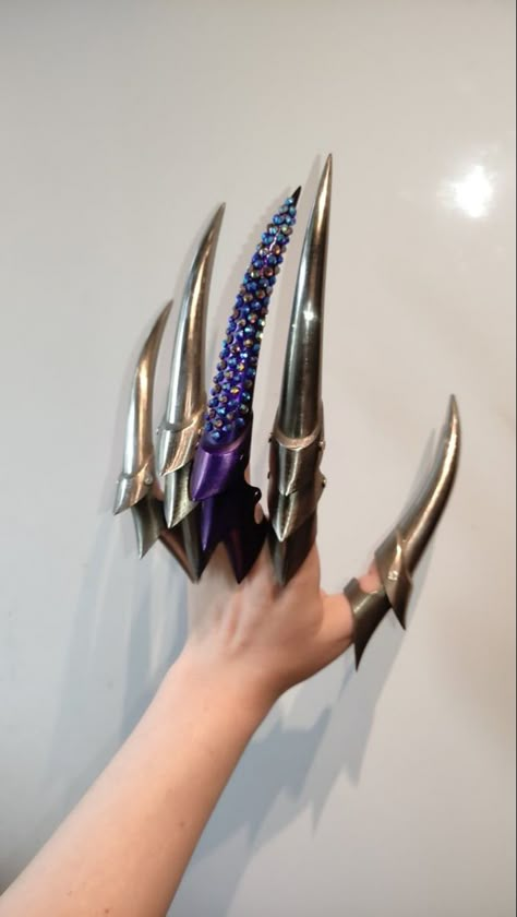 Dark Fae Aesthetic, Finger Biting, Metal Claws, Winter Nail Art Designs, Evelynn League Of Legends, Creative Nail Art, Full Finger Rings, Art Outfit, Birmingham City