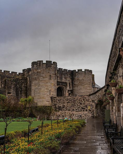 Stirling Scotland Aesthetic, Edinburgh Castle Scotland, Stirling Scotland, Midhope Castle Scotland, Armadale Castle Scotland, Stirling Castle Scotland, Stirling Castle, Cawdor Castle Scotland, Edinburgh Castle