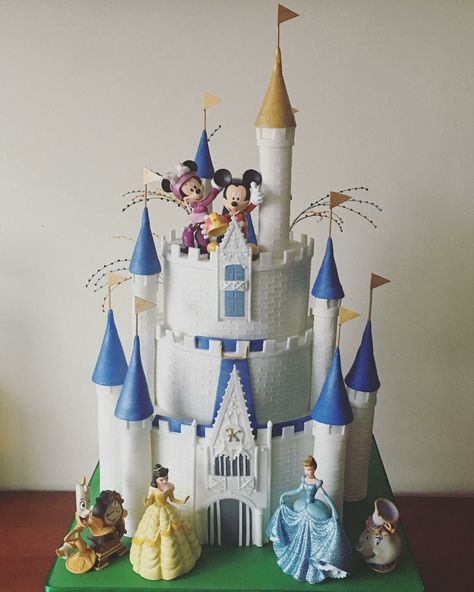 Magic Kingdom Cake, Disney World Cake, Pink Minnie Mouse Cake, Disney Castle Cake, Smurfs Cake, Castle Cakes, Castle Birthday Cakes, Mickey And Minnie Cake, Disney Cake