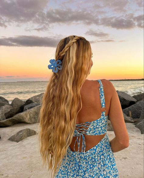 Bubble Braid With Clips, Preppy Hairstyles, Vacation Hairstyles, Vacation Photo, Summer Picture Poses, Beach Poses, Hair Stuff, Summer Hair, Summer Pictures