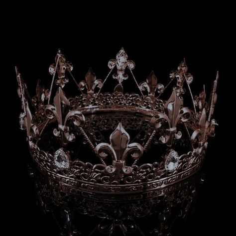 King's Crown Aesthetic, Royalty Crown Aesthetic, Queens Crown Aesthetic, Aesthetic Crown Pictures, Fantasy Aesthetic Crown, Aesthetic Crown Queens, Royal Crown Aesthetic King, Kings Crown Aesthetic, Crown Icon Aesthetic