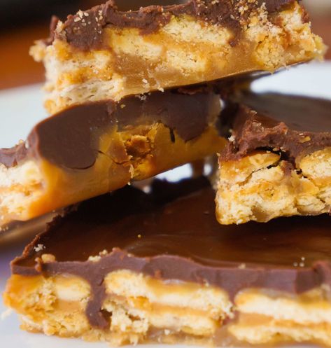 Peanut Butter Ritz Cracker Toffee Chocolate Peanut Butter Dessert Recipes, Ritz Cracker Toffee, Peanut Butter Dessert, Ritz Bits, Peanut Butter Dessert Recipes, Saltine Toffee, Chocolate Peanut Butter Desserts, Cracker Toffee, Toffee Candy