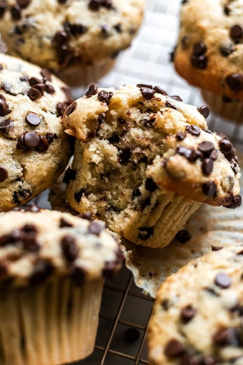 Bakery Muffin, Vegan Chocolate Chip Muffins, Chocolate Chip Muffins Recipe, Bakery Muffins, Healthy Gluten Free Breakfast, Chocolate Chip Muffin Recipe, Gluten Free Breakfast Recipes, Healthy Oatmeal Recipes, Vegan Muffins