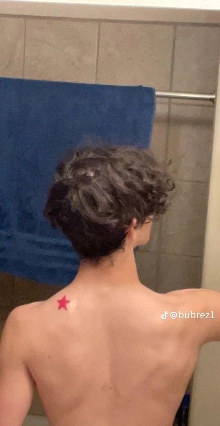 Anime Star Tattoo, Jojo Star Tattoo, Joestar Birthmark Tattoo, Joestar Family, Dragon Tattoo Ideas, Yin Yang Tattoos, Fire Tattoo, Star Tattoo, Dragon Tattoos