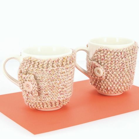 Mug Cozy Pattern, Crochet Mug Cozy, Mug Cozy, Yarn Crafts, Sugar Bowl Set, Coffee Cups, Mug, Yarn, France