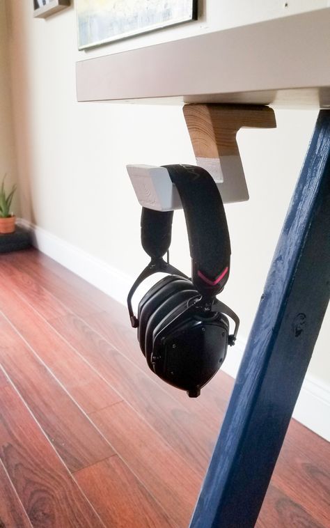 DIY Headphone Hanger Under Desk | The Nomad Studio Diy Headset Stand, Wood Headphone Stand, Diy Headphone Holder, Headphone Stand Diy, Diy Headphone Stand, Headphone Hanger, Diy Headphones, Headset Holder, Headset Stand