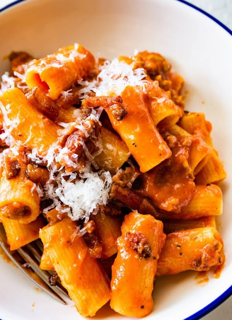 Pasta alla Zozzona Recipe (Roman Sausage Rigatoni) - CucinaByElena Amatriciana Pasta, Rigatoni Pasta Recipes, Roman Pasta, Creamy Carbonara, Sausage Rigatoni, Rigatoni Recipes, Yummy Pasta, Pizza Appetizers, Rigatoni Pasta